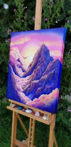 Oeuvre en relief de la peintre Clémentine Degaine [ Rainbow Flow, nommé l'aube des possibles, illustrant un paysage de montagne, la vue est au dessus des nuages, les tons sont bleu outremer, et rose et nacré principalement, il évoque la liberté d'oser au delà de nos limites personnels pour découvrir un ciel dégagé et majestueux